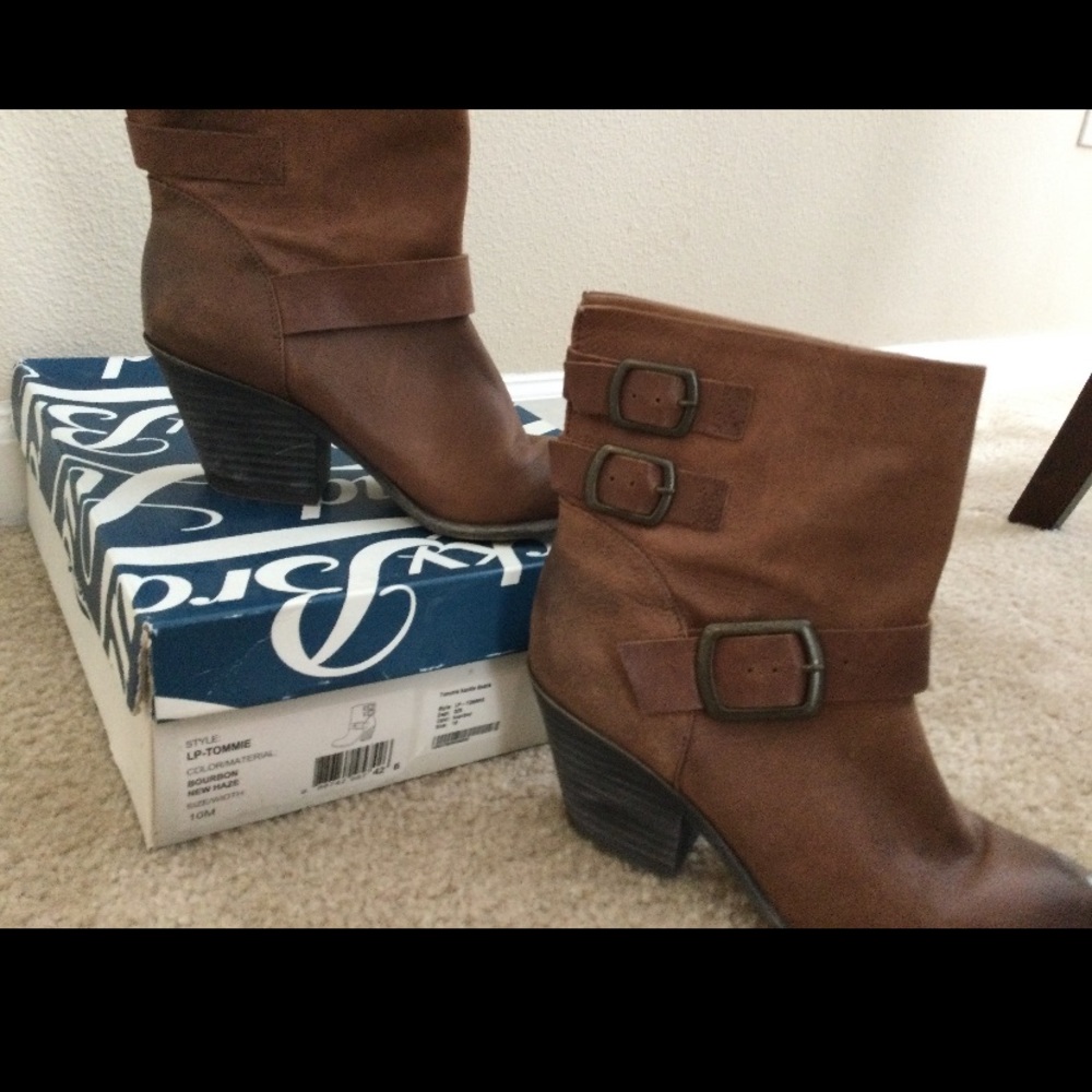 Women’s leather boots